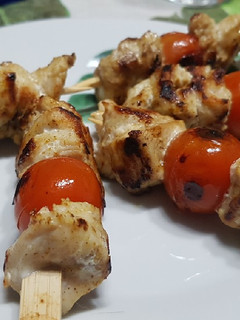 Una foto de Brochetas de pavo al curry