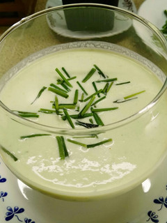 Una foto de Sopa fría de pepino y yogur