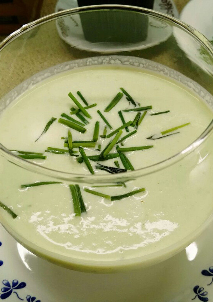 Una foto de Sopa fría de pepino y yogur