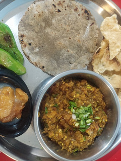 રીંગણ નો ઓળો (Ringan Oro Recipe In Gujarati) રેસીપી મુખ્ય ફોટો