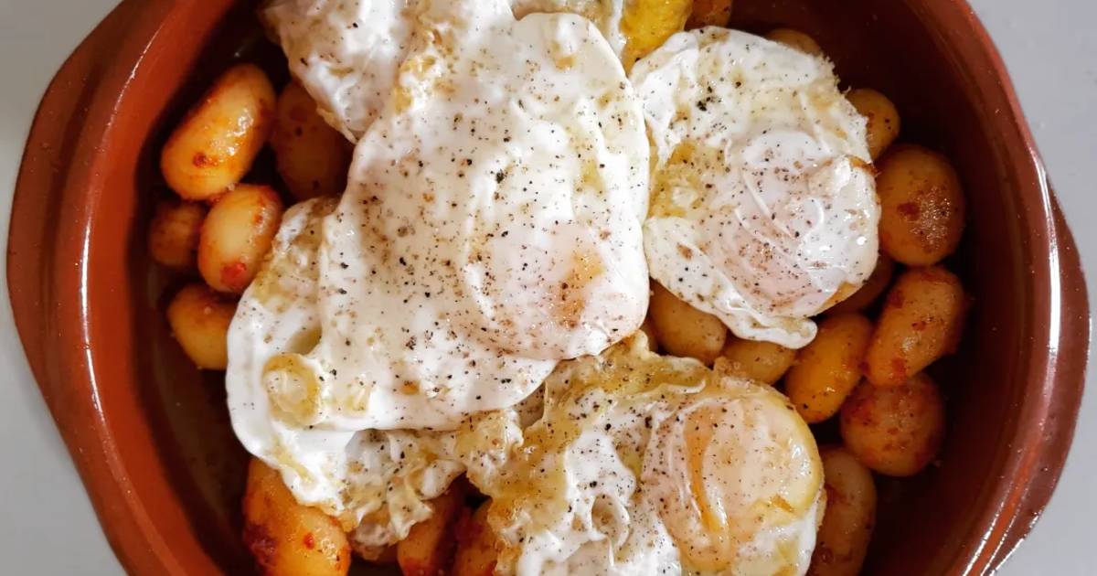 Huevos Rotos Con Patatas Al Ajo Escalivado Y Sobrasada Receta De Toni