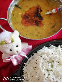 દાલ તડકા વીથ જીરા રાઈસ(dal tadka with jira rice recipe in Gujarati) રેસીપી મુખ્ય ફોટો