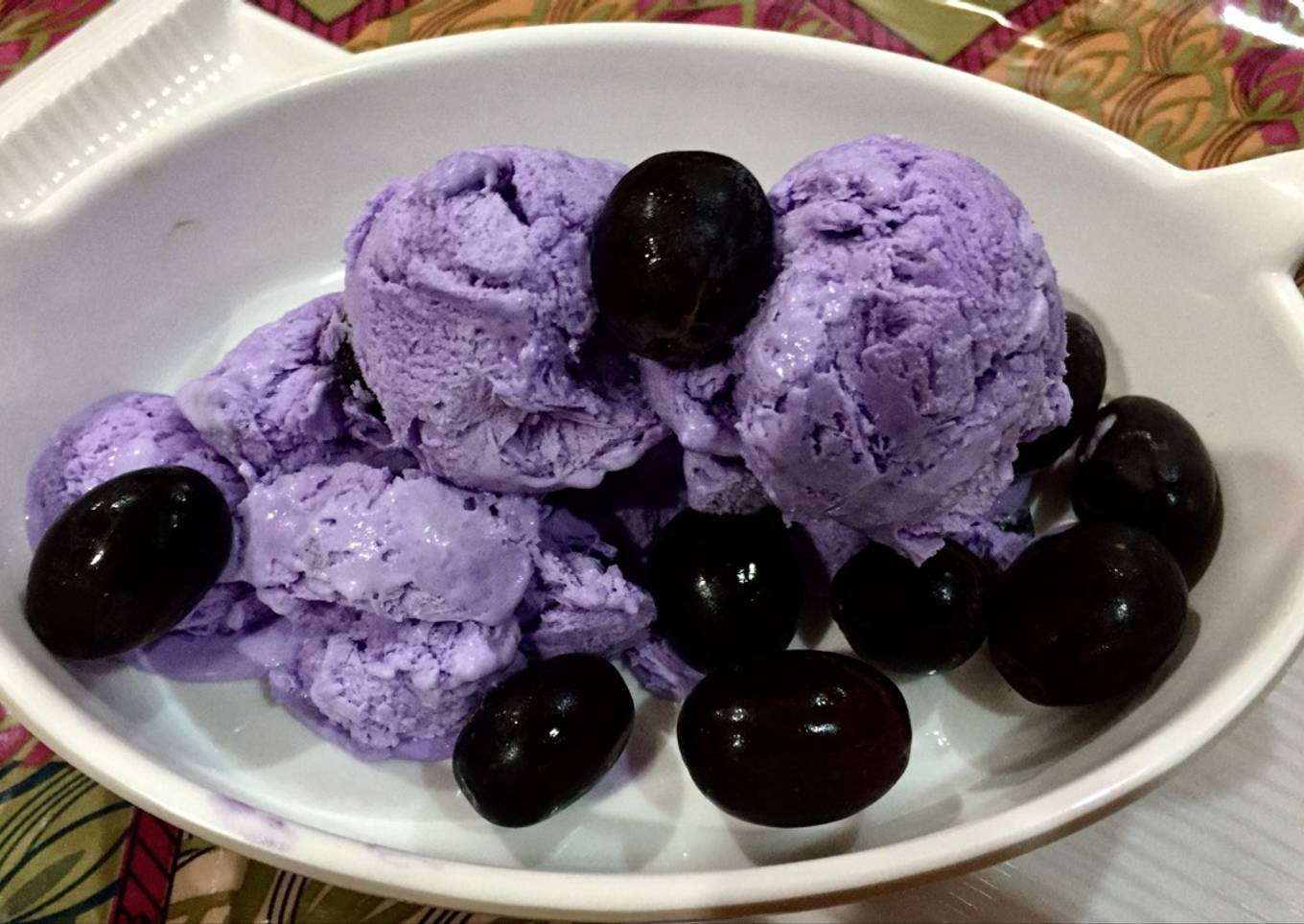 Black current Ice-cream