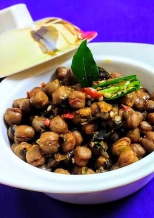 A picture of Gugni with kala chana.