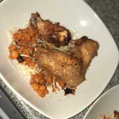 Una foto de Garbanzos fritos con pollo