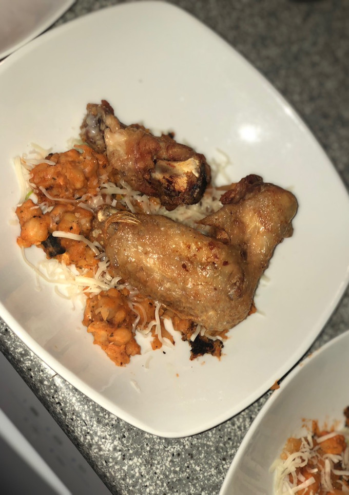 Una foto de Garbanzos fritos con pollo