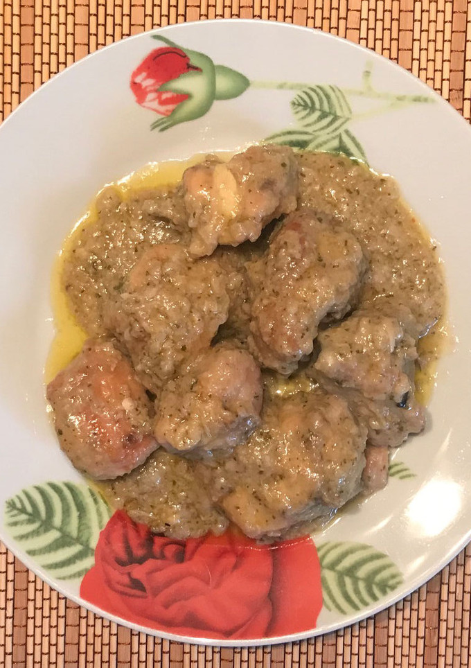 Una foto de Pollo al ajillo