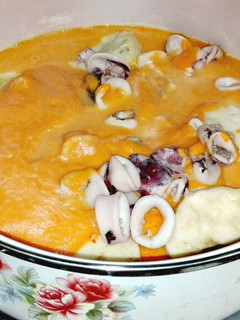 Una foto de Medallones de merluza en salsa de pimientos rojos