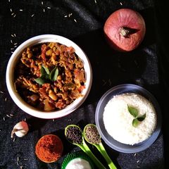 A picture of Mix Sprouts dry Curry.