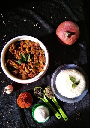 A picture of Mix Sprouts dry Curry.