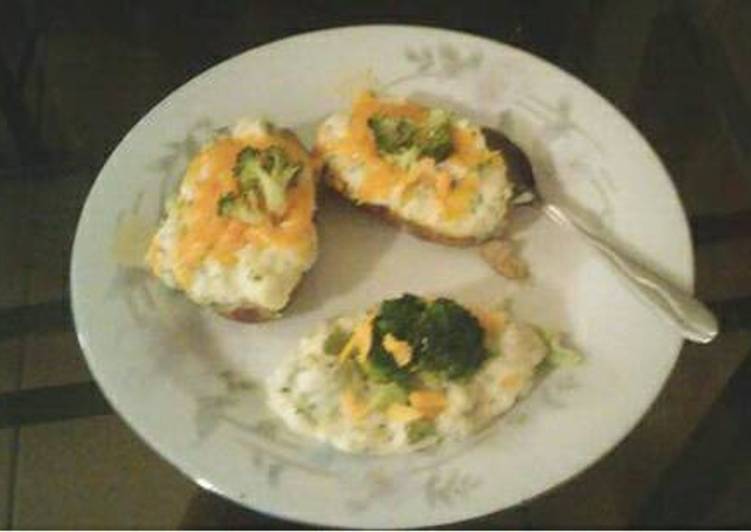 Simple Way to Prepare Quick Broccoli and cheddar cheese twice baked potato