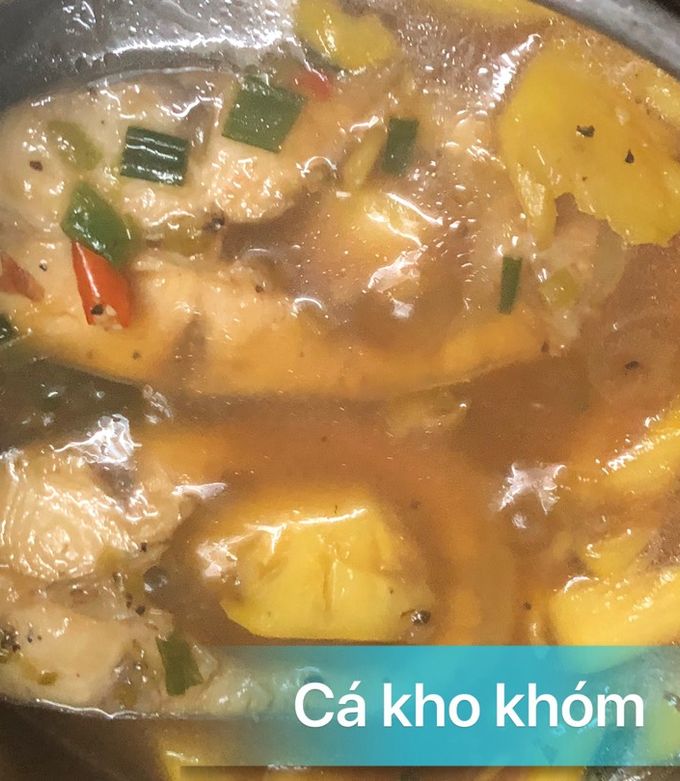 Hình của món Cá ba sa kho khóm (dứa).