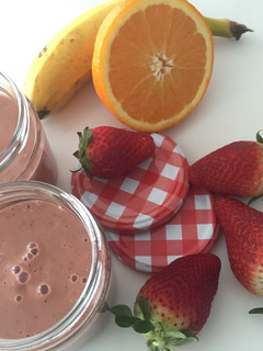 Una foto de Smoothie de frutas con yogur