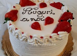 Foto di Torta anniversario con base chiffon cake