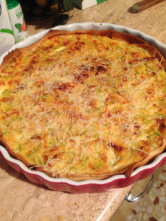 Una foto de Quiché de calabacín gratinado