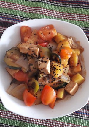 Una foto de Tofu agridulce- receta vegana