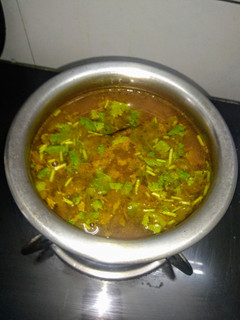 துளசி எலுமிச்சை ரசம் (Thulasi elumichai rasam recipe in tamil) செய்முறை முக்கிய புகைப்படம்