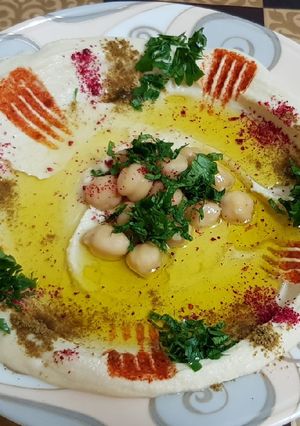 A picture of Hummus with Tahini.