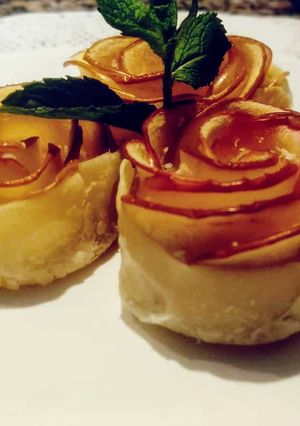 Una foto de Flores de manzana y hojaldre
