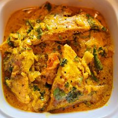 A picture of Pomfret Macher Shorshe Jhal or Fish in Mustard Gravy.