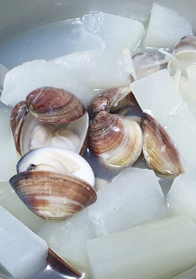 「冬瓜排骨蛤蜊湯」簡單煮一鍋湯 的食譜成品照片
