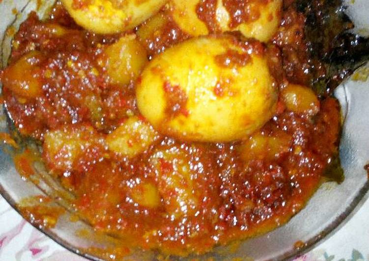 Resep Balado telur kentang pedas manis yang Enak Banget