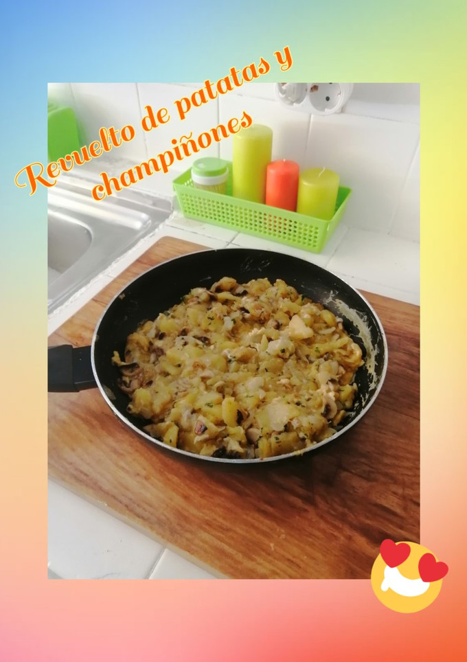 Una foto de Revuelto de patata y champiñones