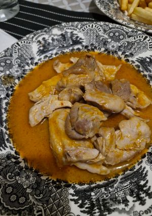 Una foto de Pollo en salsa