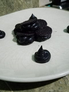Una foto de Dark Macarrons