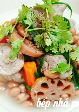 Hình của món Giò heo hầm củ sen đậu phộng.