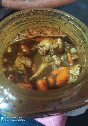 फूलगोभी गाजर और हरी मटर का अचार (ful gobhi gajar aur hari matar ka achar recipe in Hindi) रेसिपी मुख्य फोटो