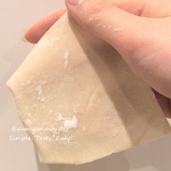 A picture of Wonton wrappers.