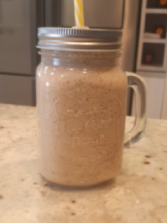Una foto de Batido de manzana y galletas