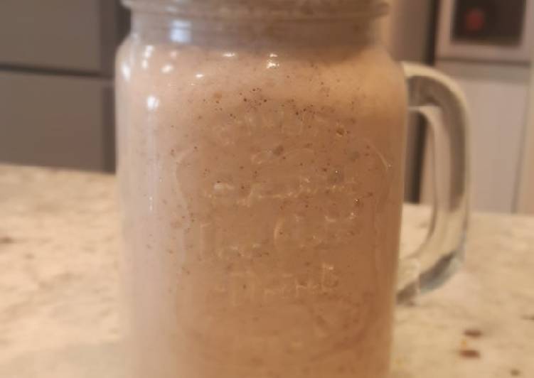 Batido de manzana y galletas