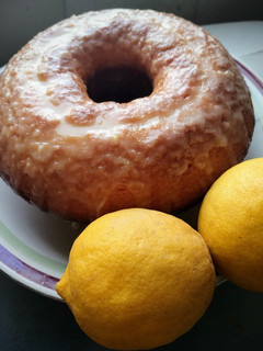 Una foto de Budín de limón 🍋💛