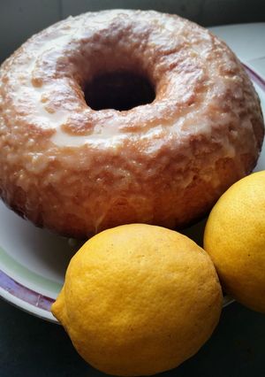 Una foto de Budín de limón 🍋💛