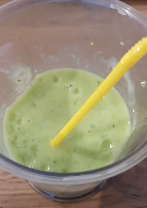 Frissítő zöld smoothie recept fotója