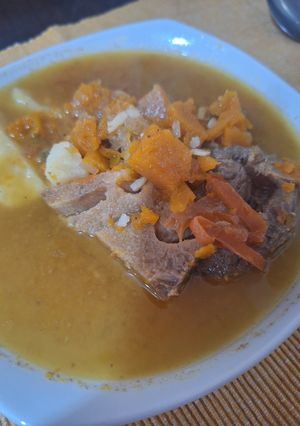 Una foto de Sopa de huesitos