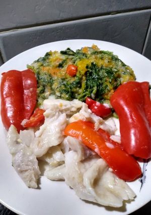 Una foto de Pescadilla Frita con Morrón y Puré de Verduras