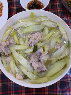 Hình của món Xương đuôi heo nấu canh chua.