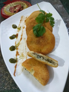 सूजी उडद दाल कचोरी (Suji Urad dal kachori recipe in Hindi) रेसिपी मुख्य फोटो
