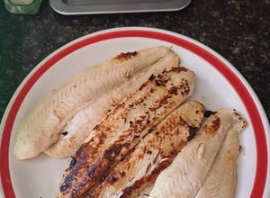 Una foto de Pescado marinado en naranja