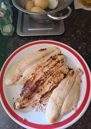 Una foto de Pescado marinado en naranja
