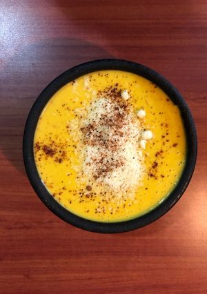 Una foto de Crema de zapallo & coco