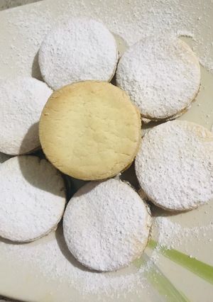 Una foto de Alfajores muy fáciles 👩‍🍳