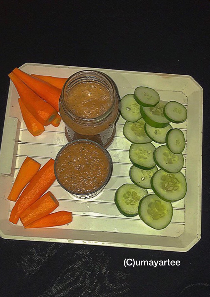 A picture of Carrot and cucumber juice.