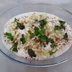 A picture of Cucumber and flax seeds raita.