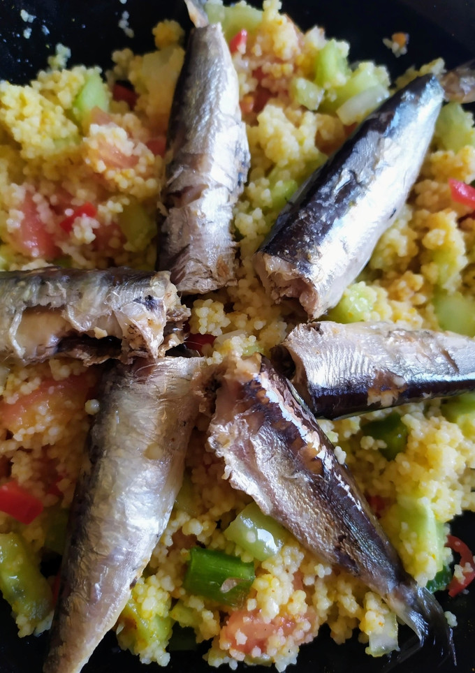 Una foto de Cuscús con sardinas