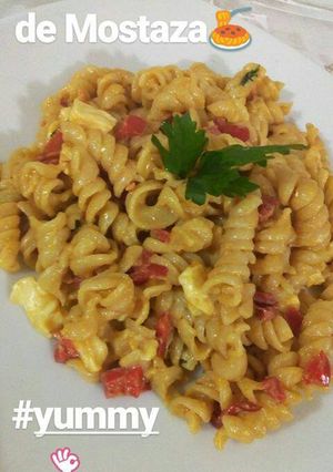 Una foto de Fideos en salsa de mostaza y pimientos