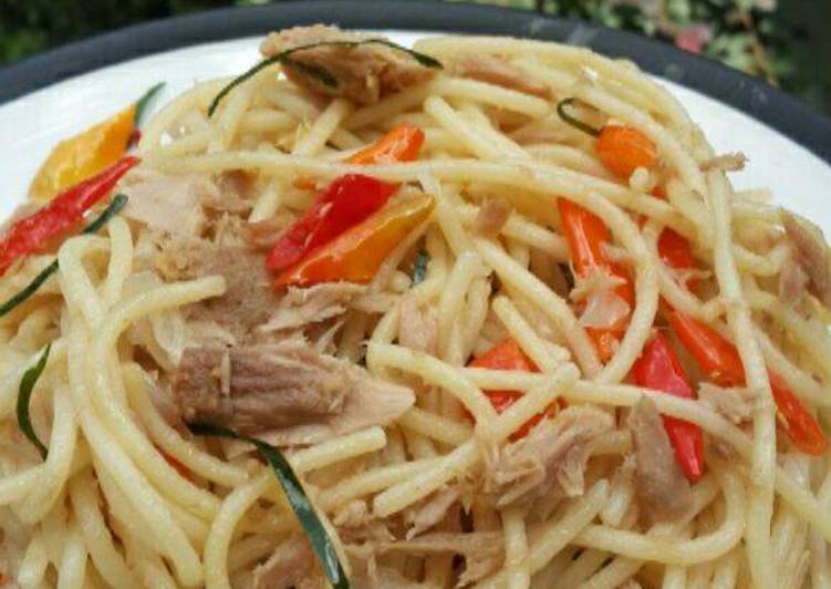 Cara Gampang Membuat Spagheti oglio olio tuna sambal matah Anti Gagal